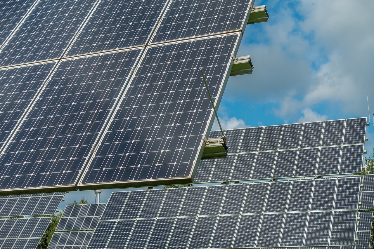 Instalacje paneli słonecznych - podstawowe zalety